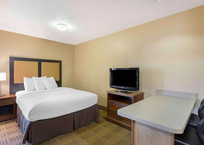 Extended America - Worth - Fossil Creek Hotel